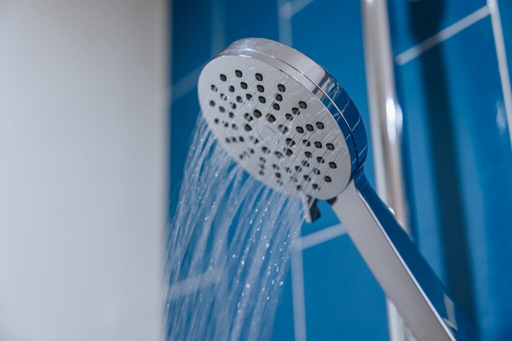 Water pressure shower head